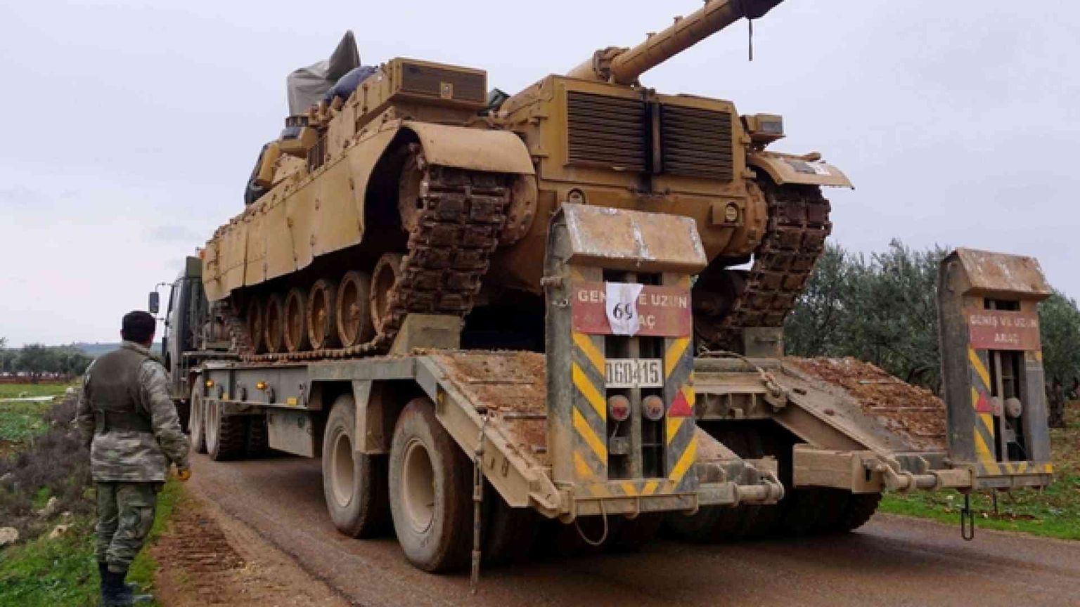 Erdogan avverte Assad: «Colpiremo ovunque». Nuovo appello di Francesco