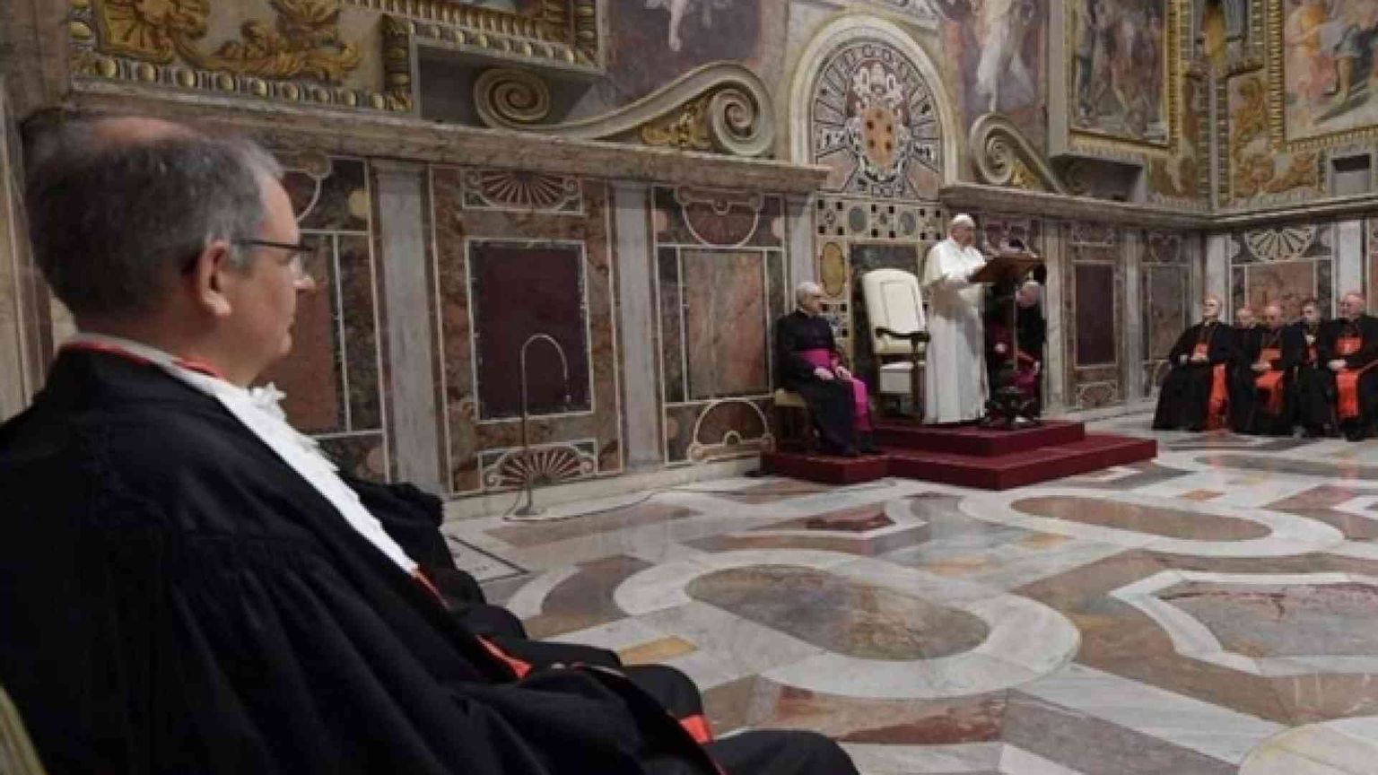 Il Papa: perseguire la via della giustizia