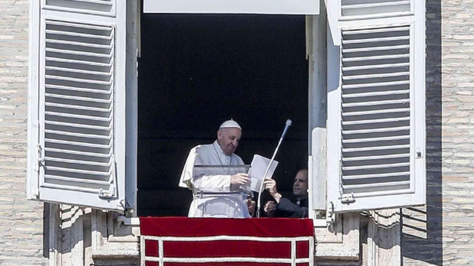 Il Papa: chi fa la guerra non sa dominare le proprie passioni