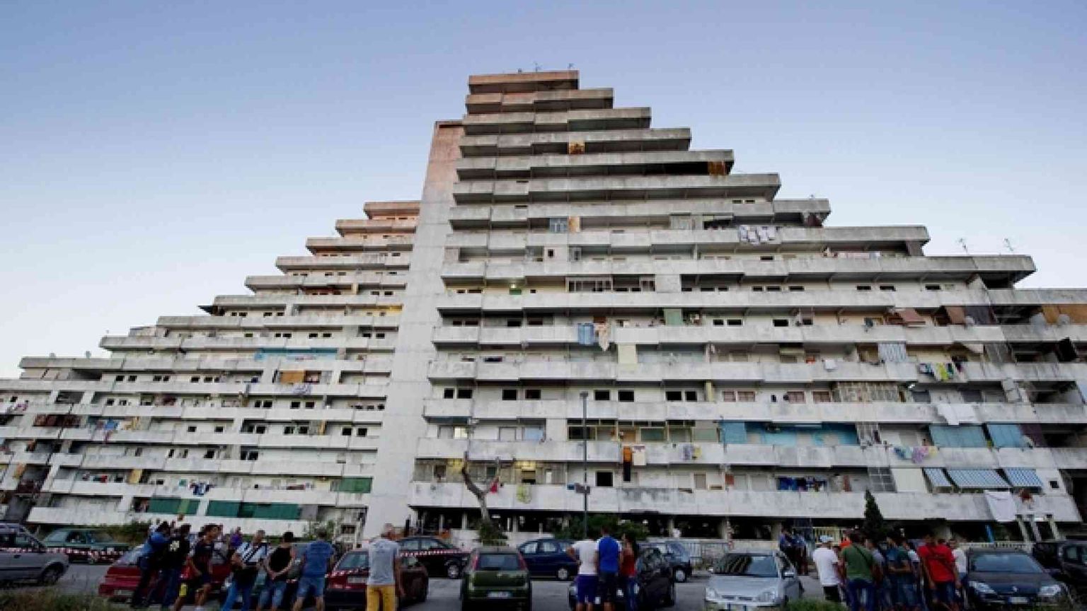 Giù la Vela Verde di Scampia. Viaggio nel quartiere che prova a rinascere