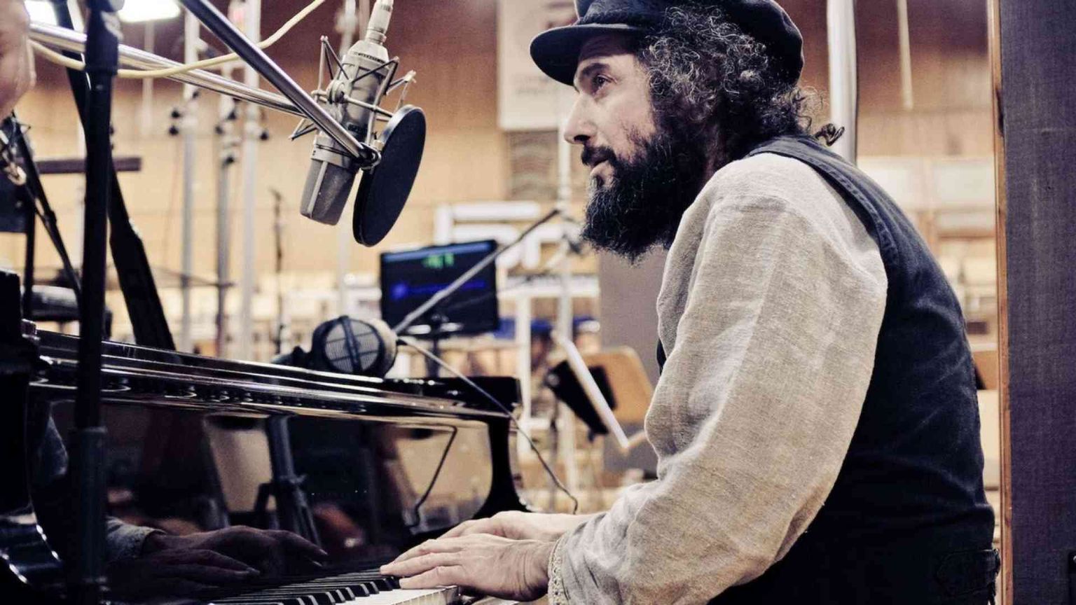 Vinicio Capossela: «Nel mio “Bestiario d'amore” la canzone incontra il sacro»