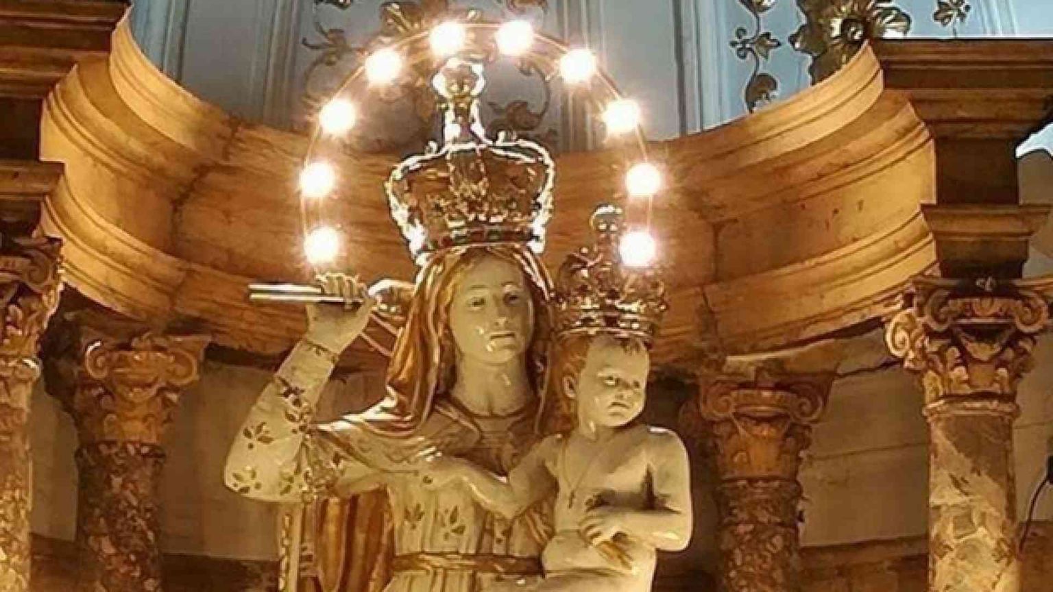 Il manto della Madonna del Soccorso realizzato con le stoffe dei fedeli
