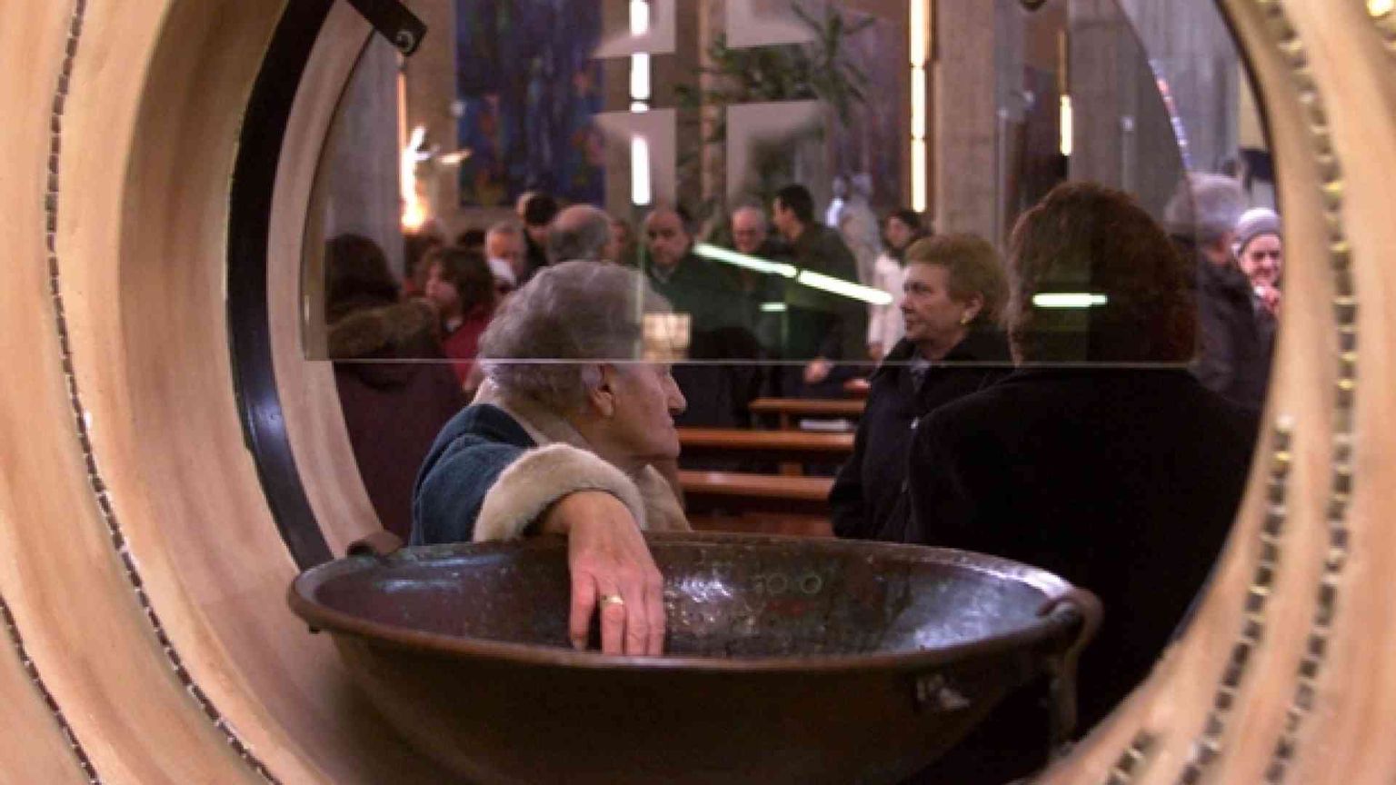 Coronavirus, le precauzioni in chiesa: dalla Comunione allo scambio della pace