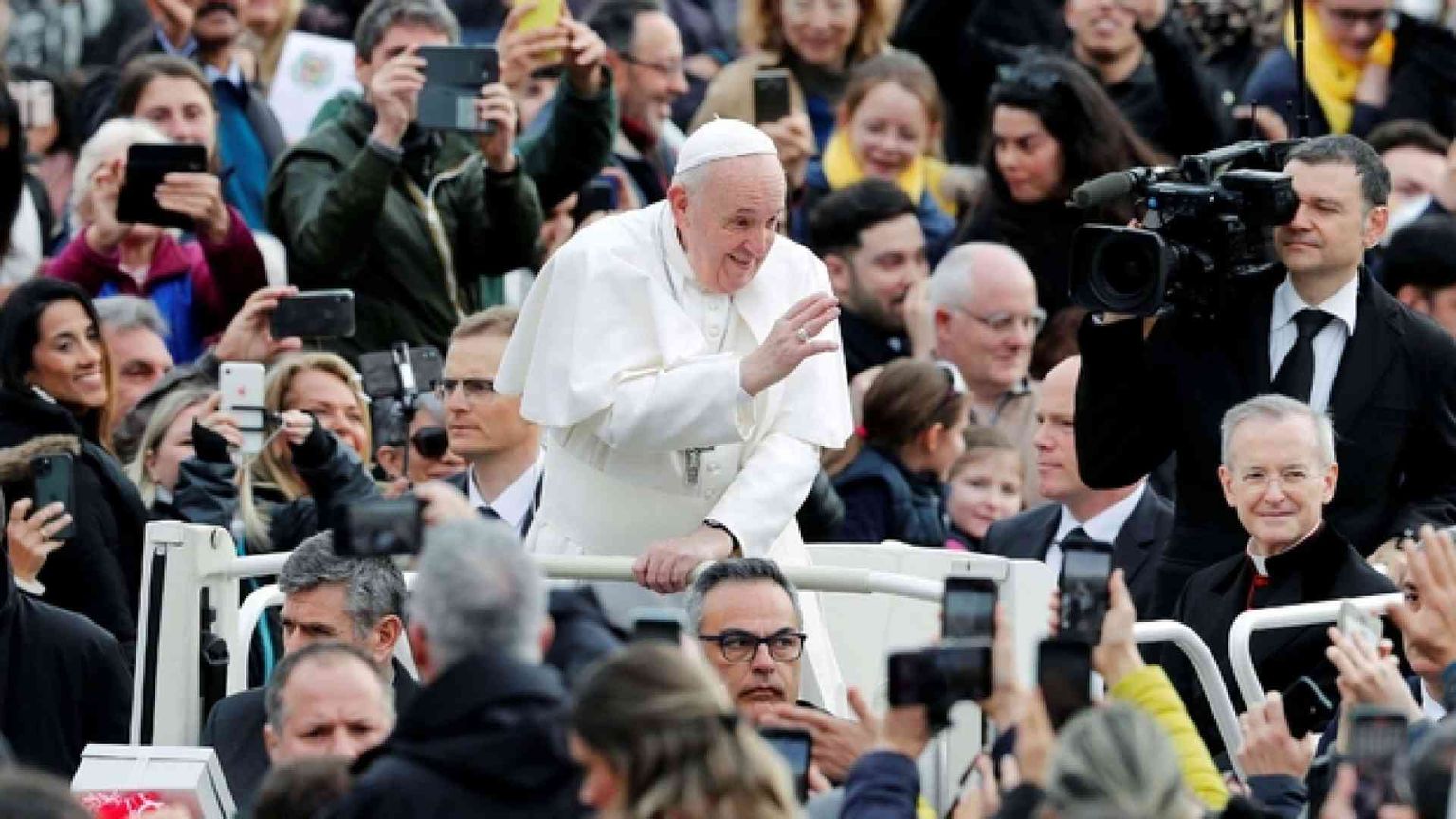 Papa Francesco: vicino ai malati del Coronavirus e a chi combatte il contagio