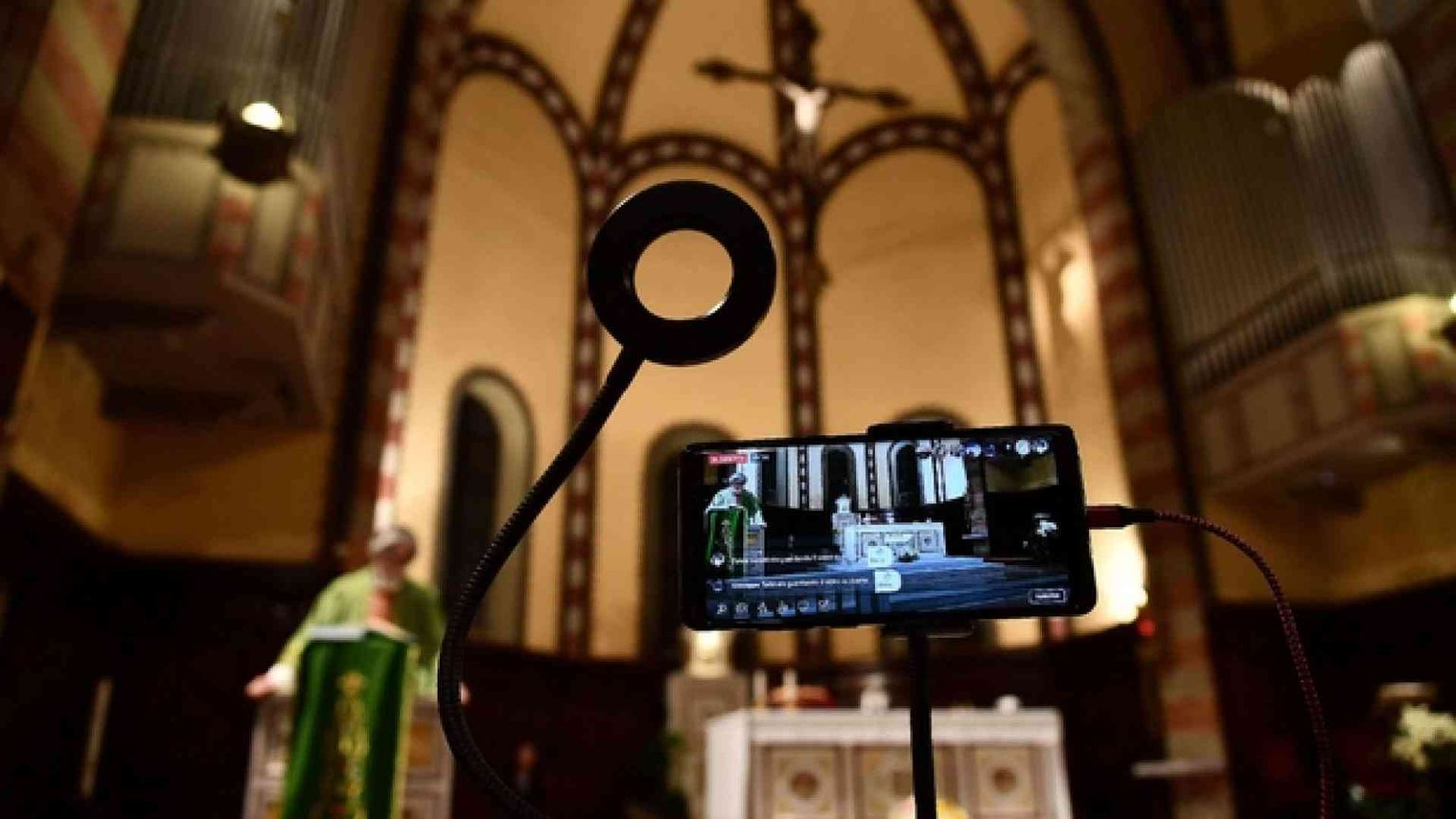 La prima domenica di Quaresima, ecco come "partecipare" alla Messa