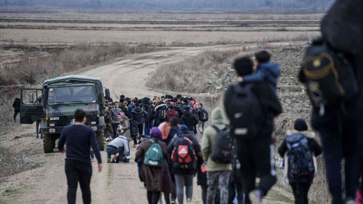 La Turchia spinge i profughi verso l'Europa. Riparte l'esodo, gas per fermarli