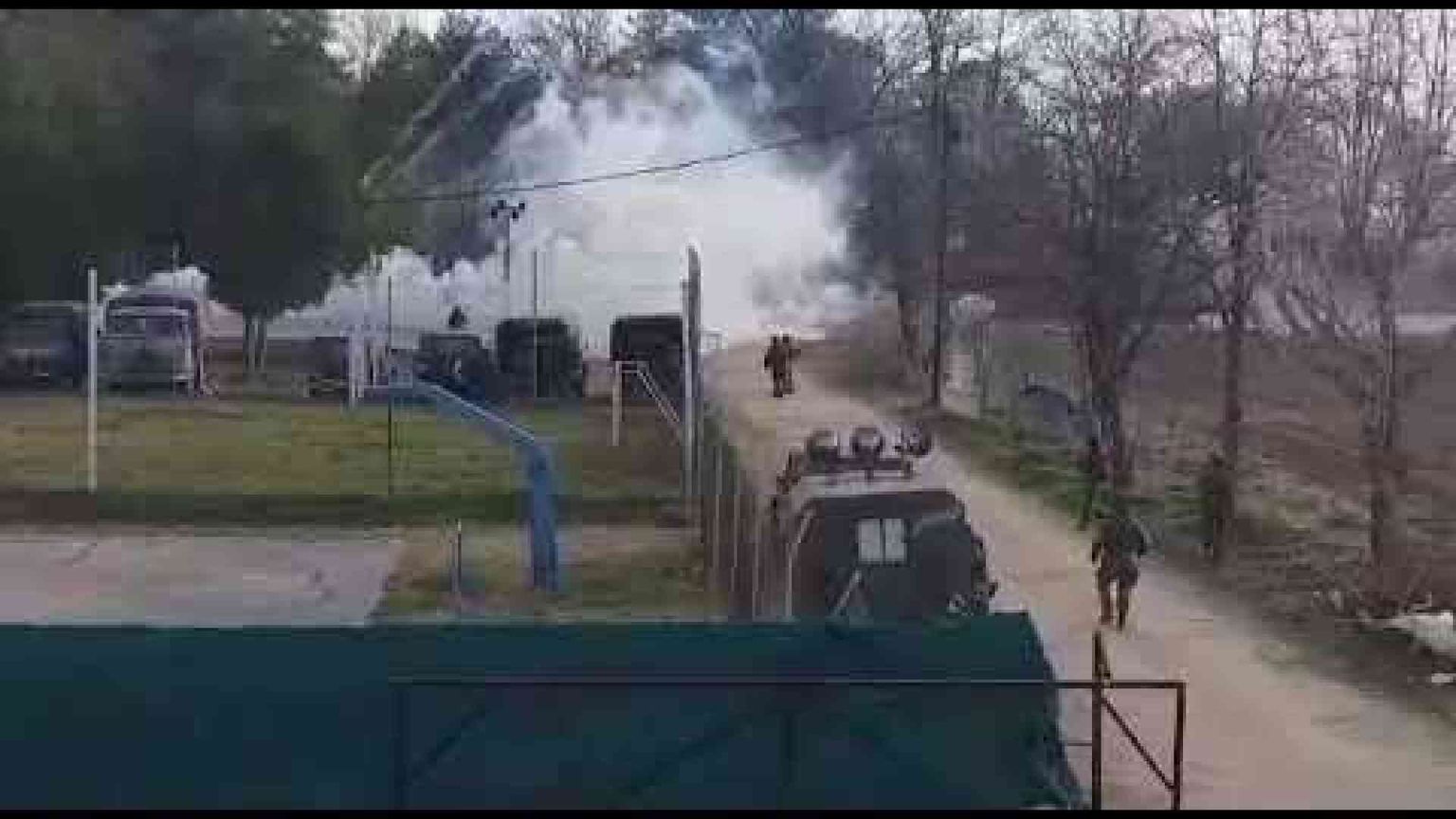 Spari e violenza al confine tra Turchia e Grecia, è battaglia/ Video