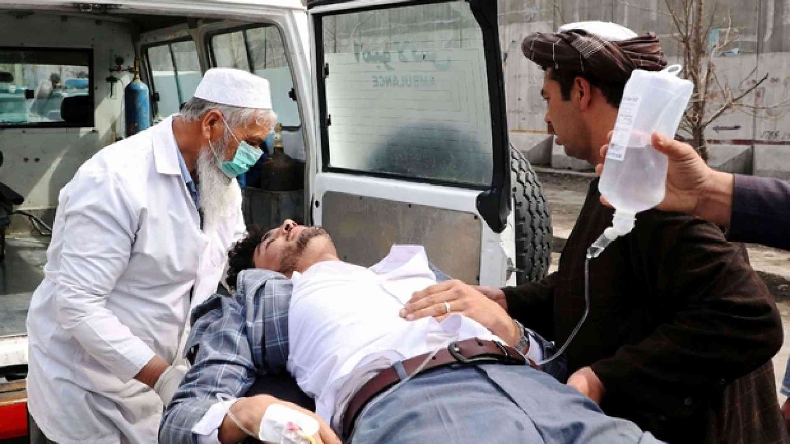 Spari al comizio: 27 vittime alla commemorazione di Mazari