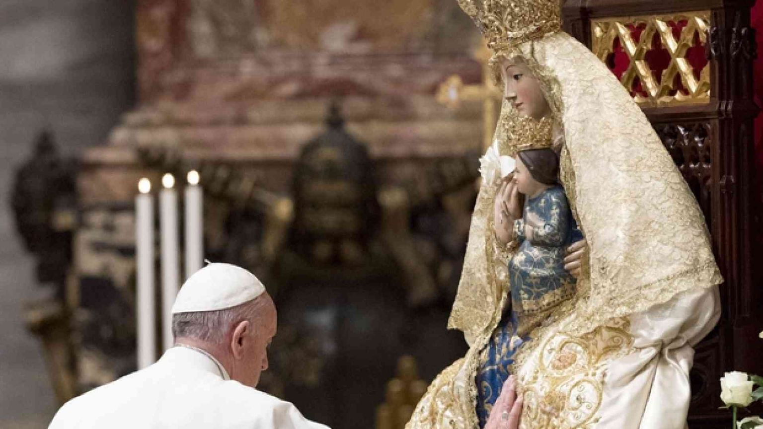 Il Papa affida l'Italia e il mondo alla protezione di Maria