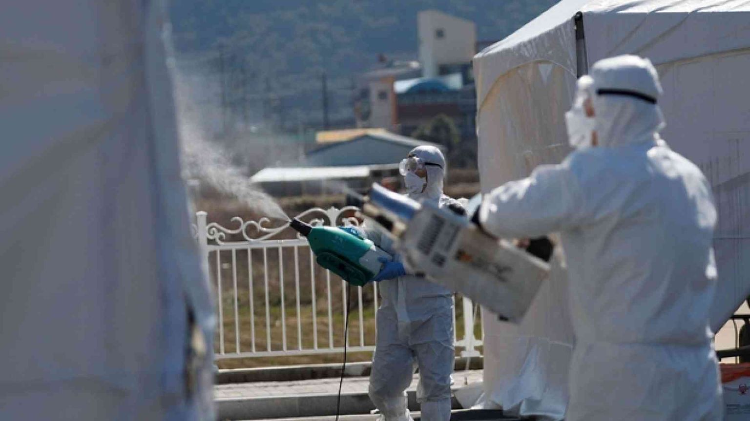 La disinfestazione con gli elicotteri e la vitamina C: fake news sul virus