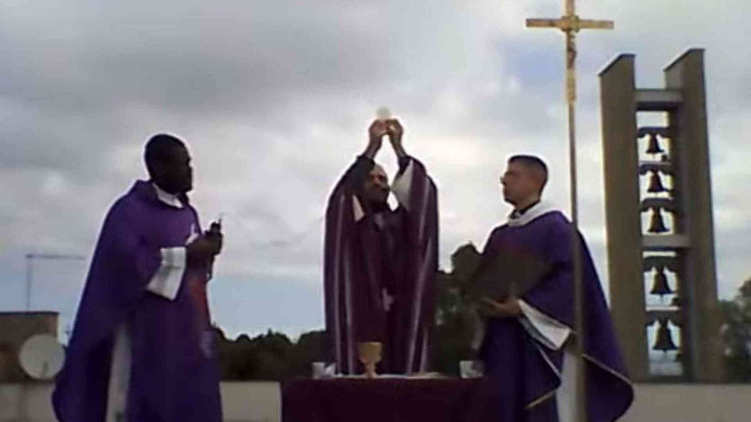 Dalla Messa sul tetto alla sitcom dei preti. La parrocchia col sorriso di Dio