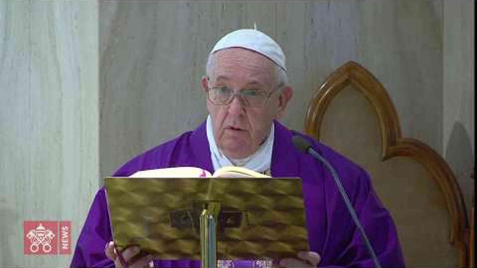 Il Papa prega per quanti sono morti a causa del coronavirus