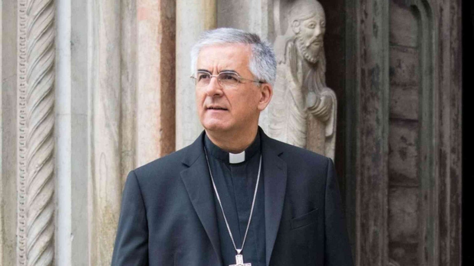 Il vescovo: "Quegli sguardi d'amore che ho incontrato in ospedale... "