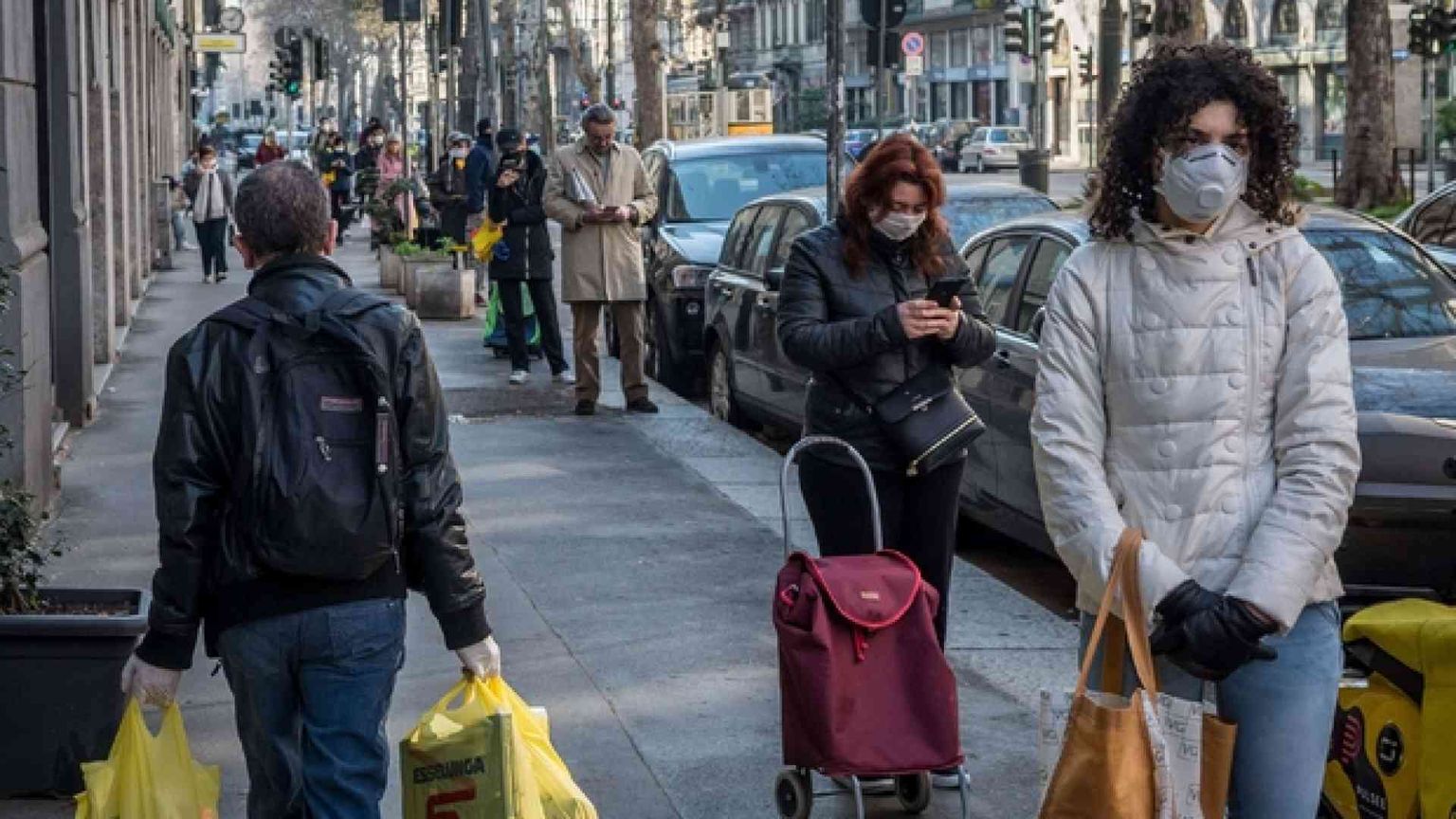 Dpcm: stop rientri Nord-Sud, ecco la lista delle 80 attività "aperte"