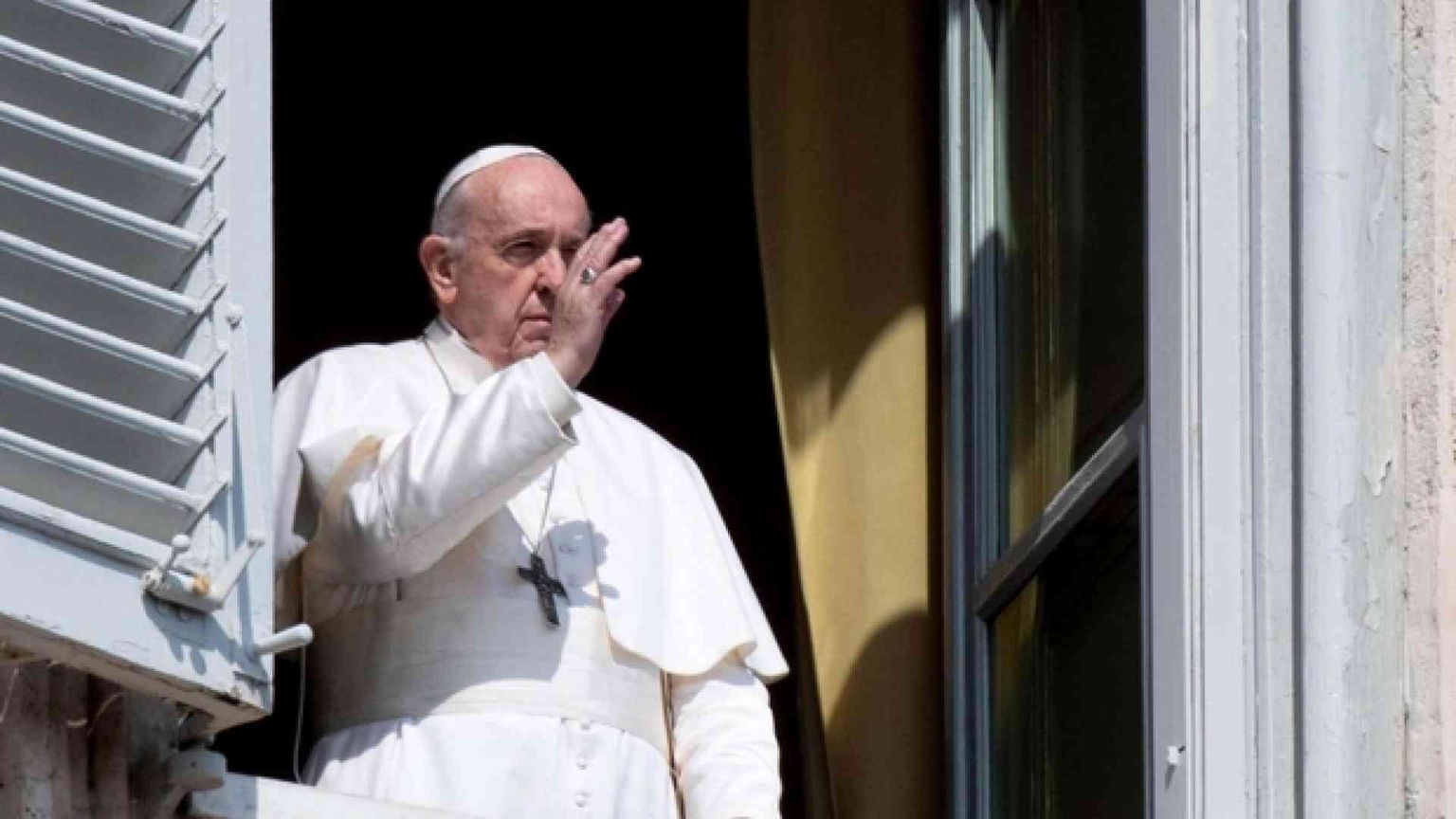 Il Papa: Gesù tende la mano per salvarci