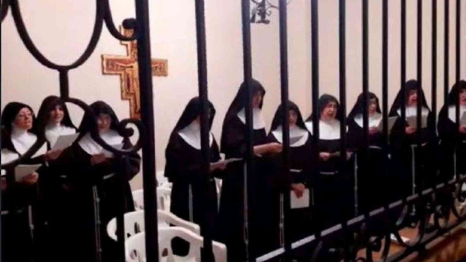 Esilio d'amur, la preghiera di una clarissa