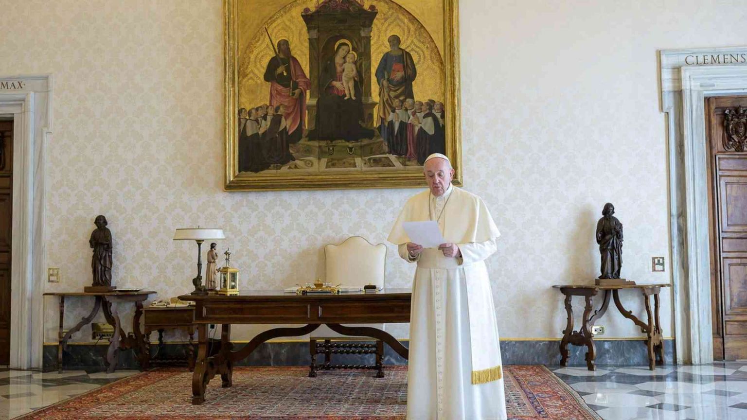 Il Papa: uniti in un’unica preghiera per la fine della pandemia