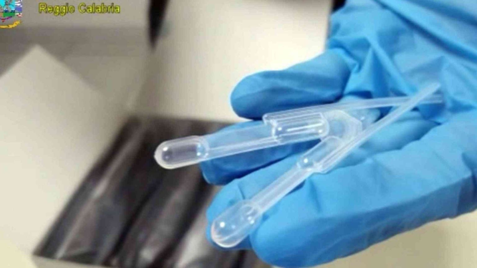 Calabria, sequestrati 900 kit per diagnosi Covid-19 non autorizzati