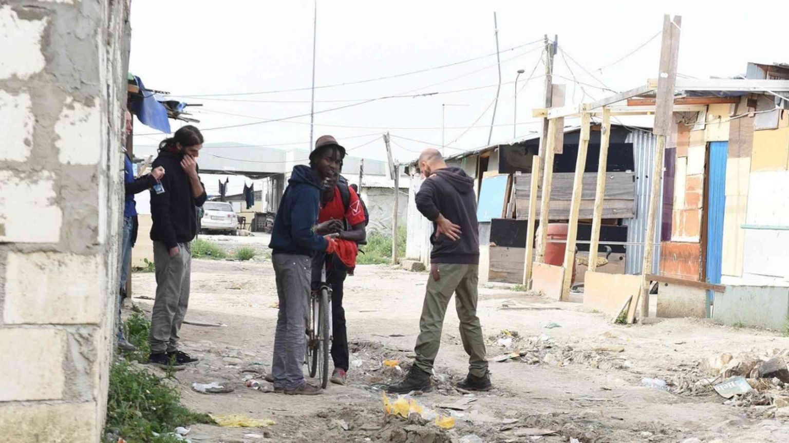 Ancora un incendio nel ghetto dei braccianti di Borgo Mezzanone