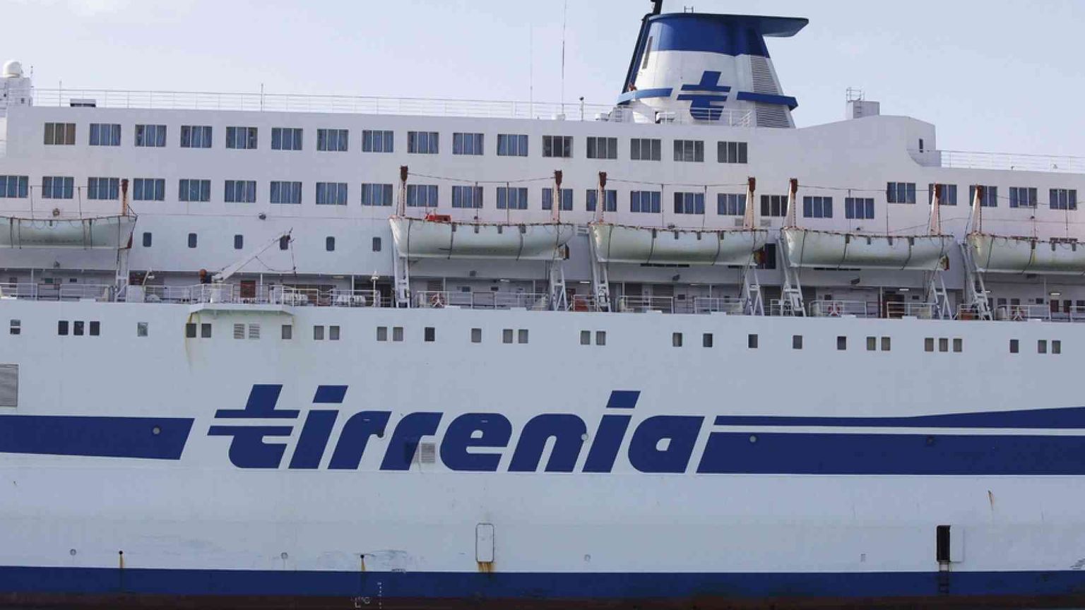 Sequestro Cin, ferme le navi Tirrenia per le isole