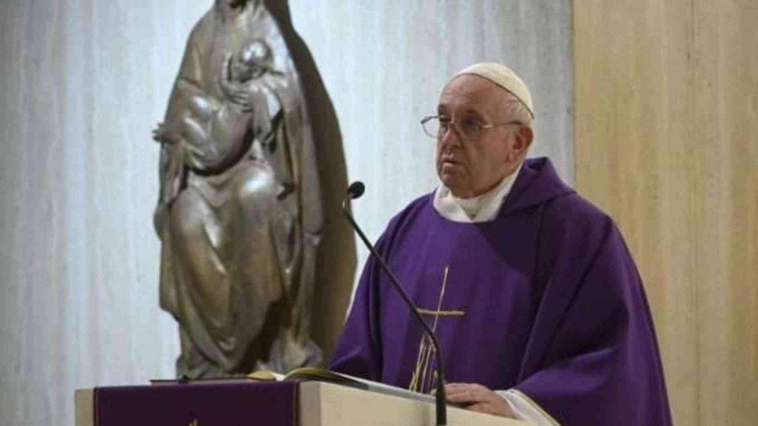 Il Papa prega per i senza dimora: la Chiesa li accolga