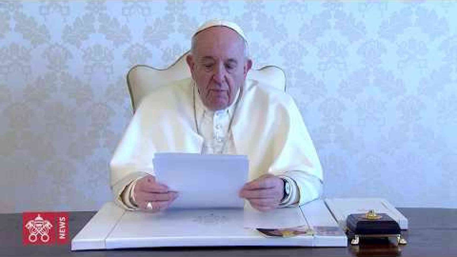 Il Papa al Tg1: isolati, aiutiamoci con la creatività dell'amore