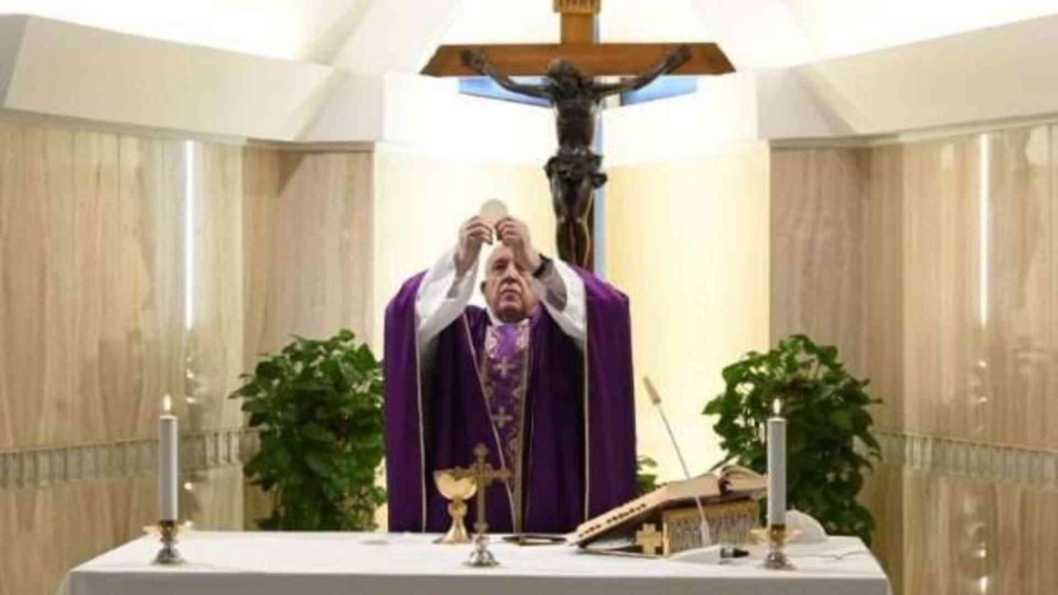 Papa prega per chi aiuta a risolvere povertà e fame causate dal Covid-19