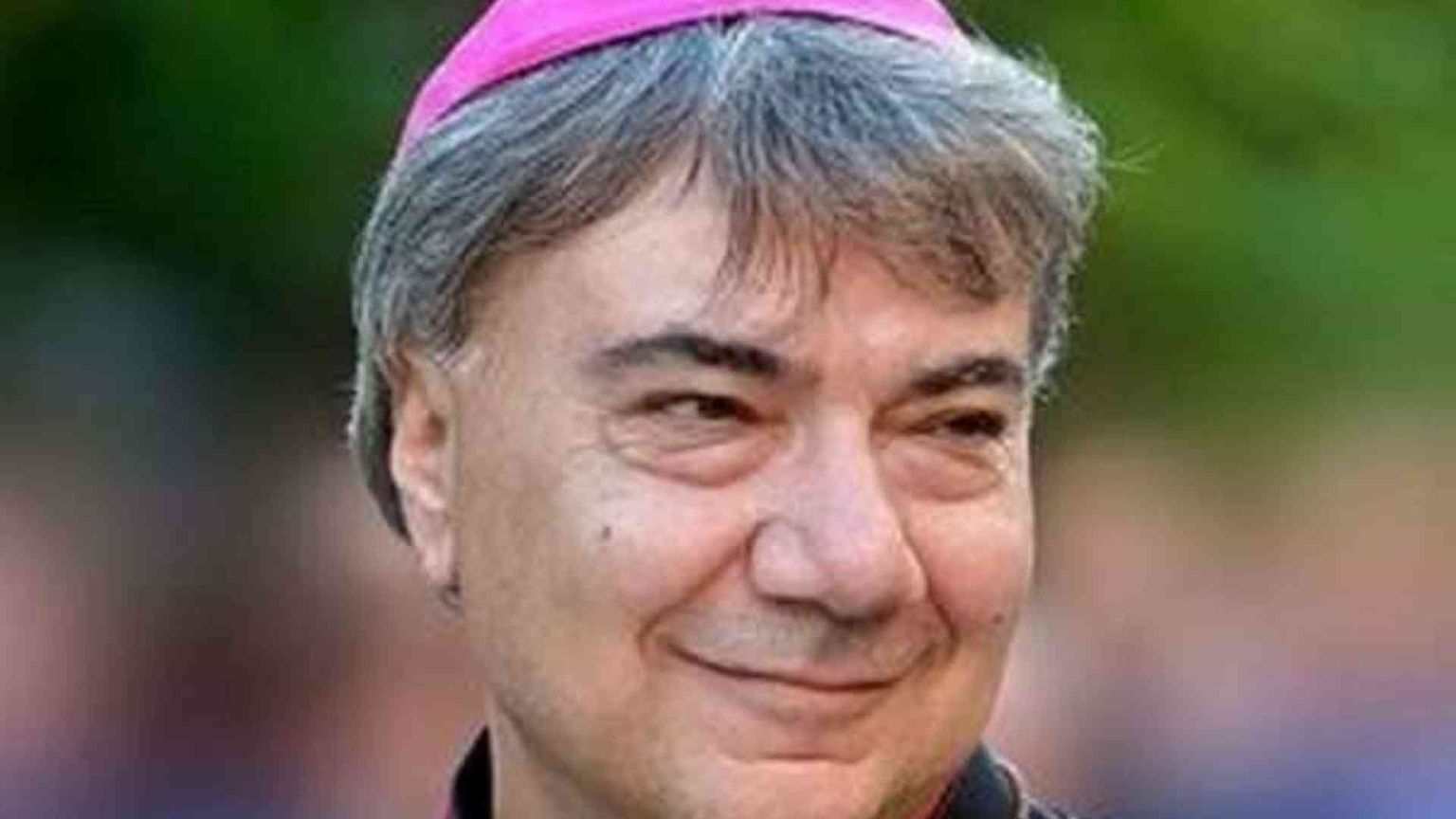 Don Battaglia: «Il vitello d'oro ha tradito. La Chiesa resta con l'uomo»