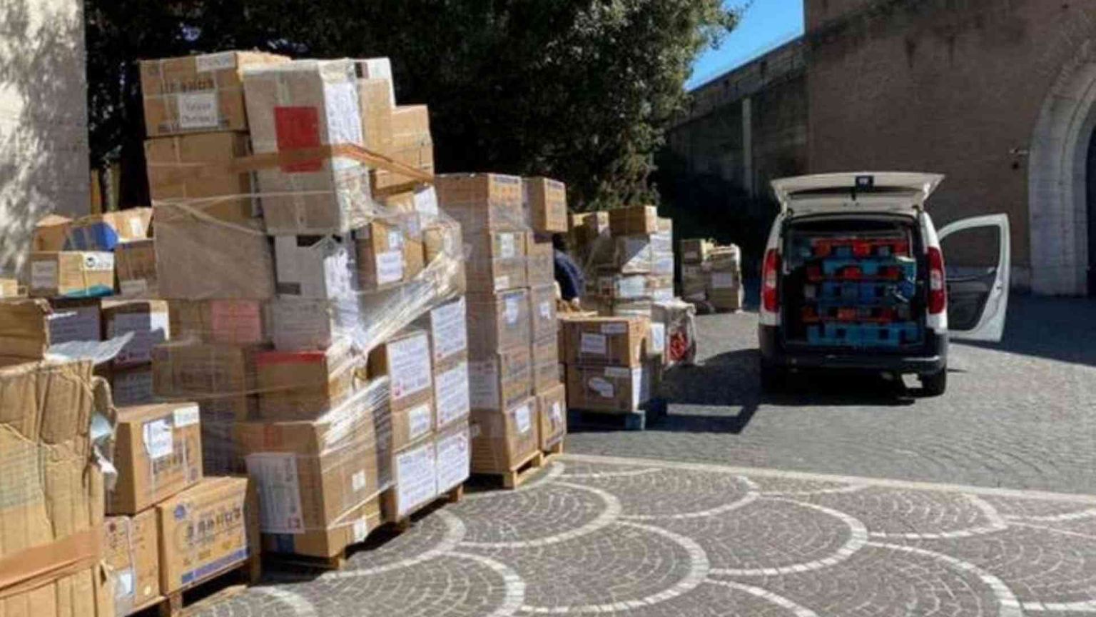 In Vaticano arrivano aiuti e una lettera dalla Cina