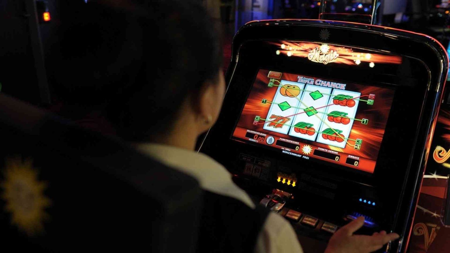 Azzardo, 15mila sale chiuse, 63mila esercizi commerciali con slot spente
