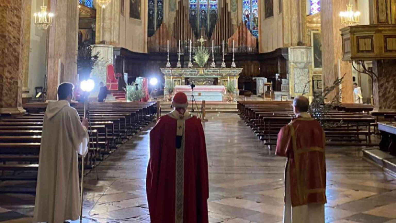 Bassetti: Pasqua ridotta e di sofferenza. Le omelie delle Palme