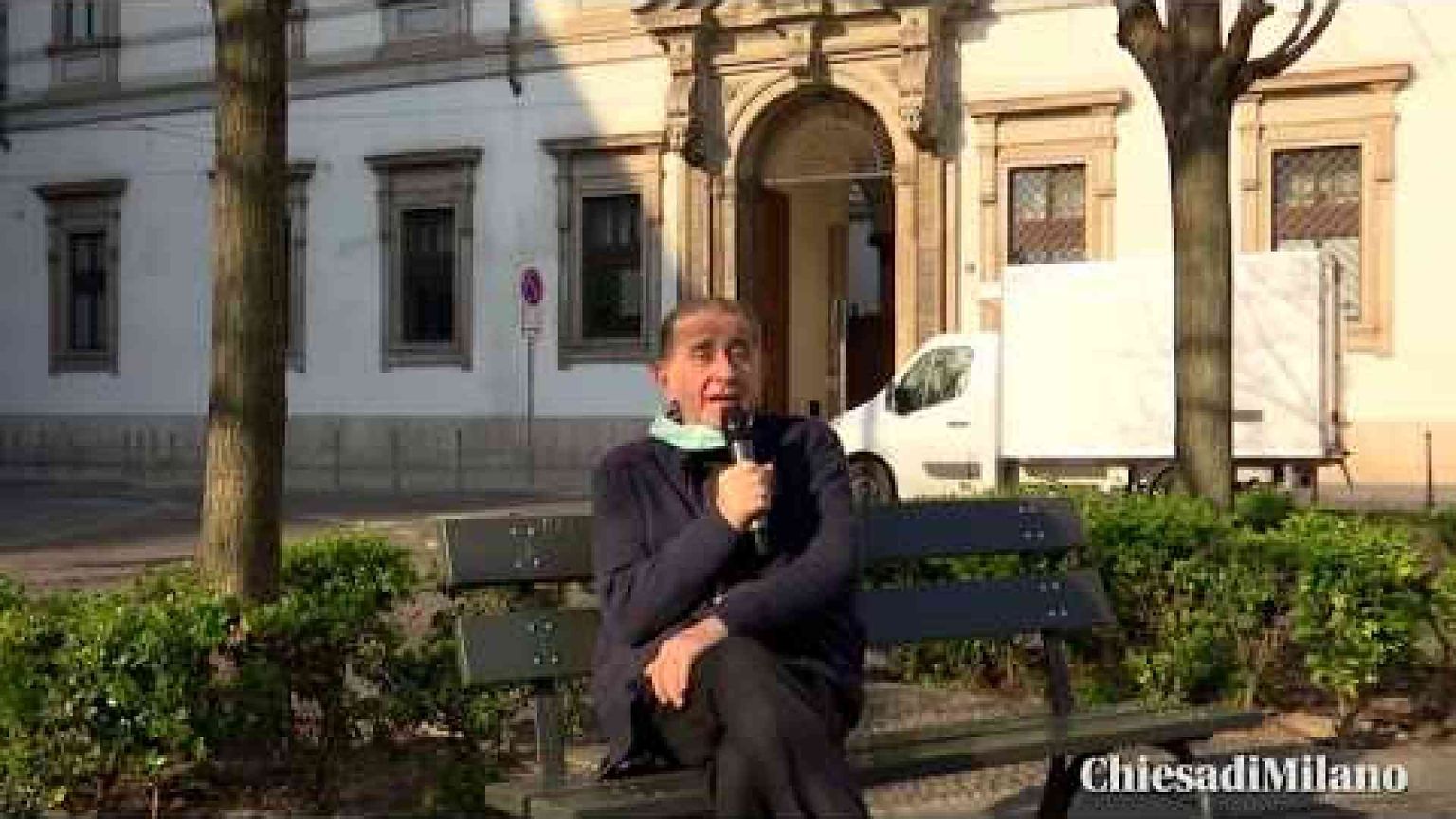 La "benedizione del mendicante" agli studenti universitari