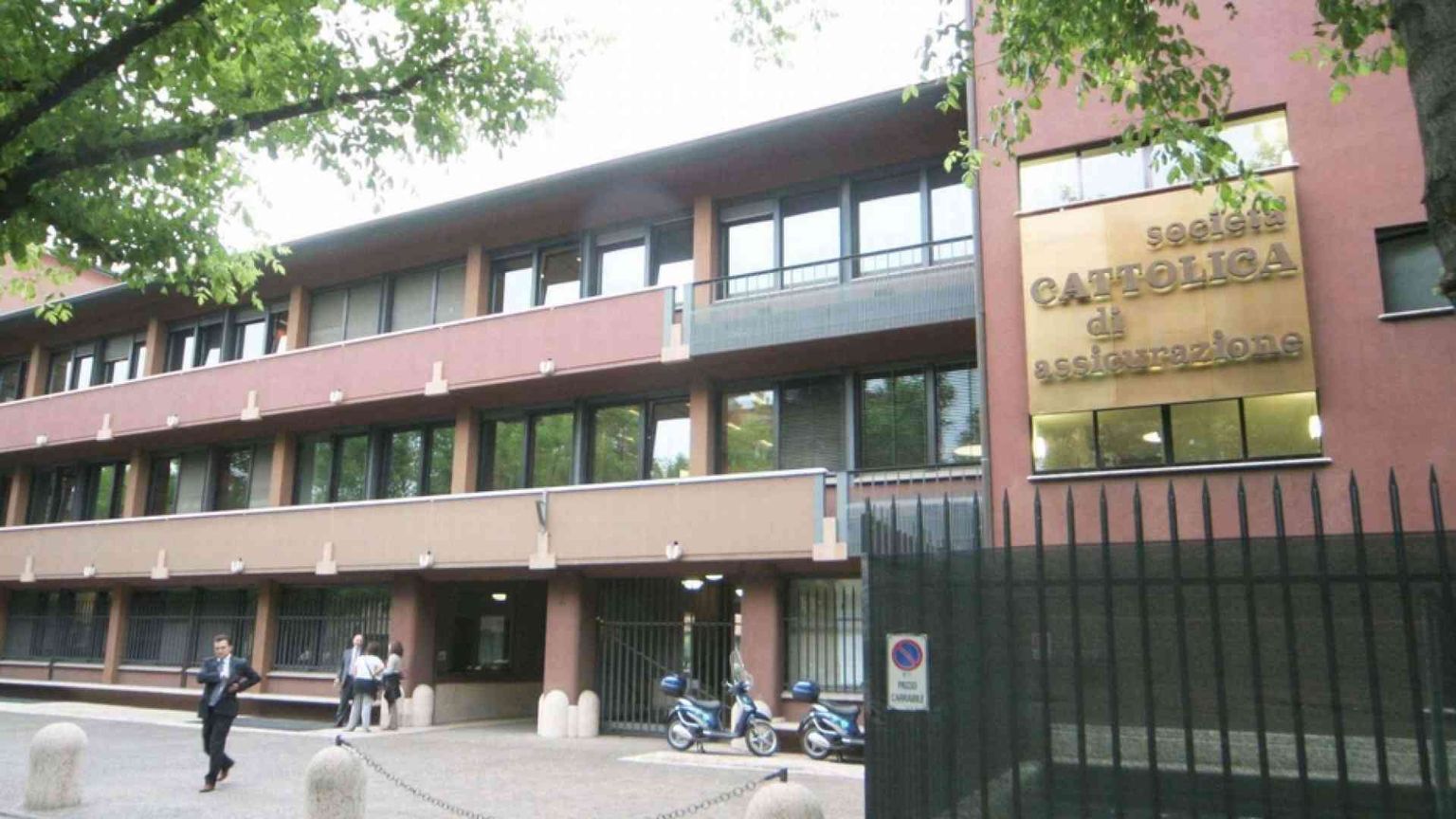 Cattolica Assicurazioni dona oltre 2 milioni di euro per l'emergenza