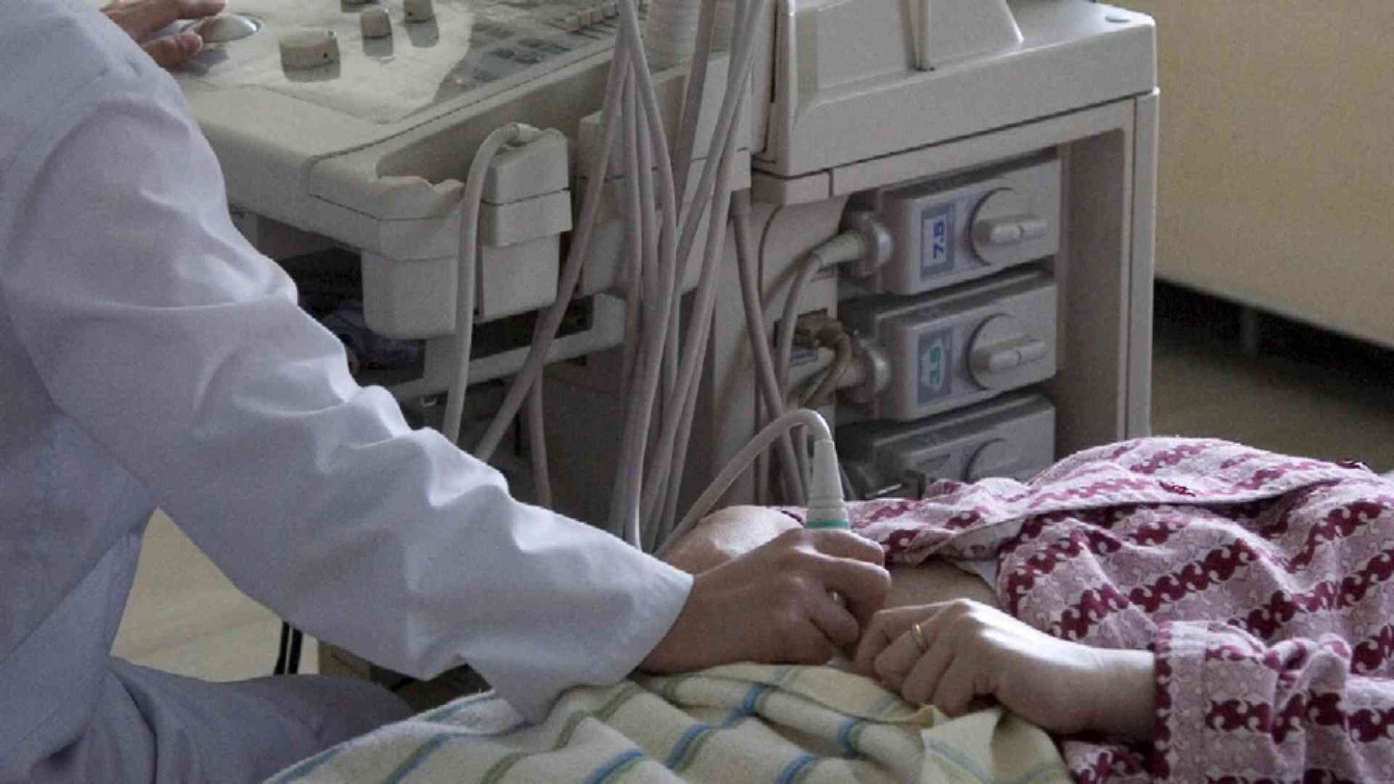 «Il virus rende impossibile abortire». Gli ospedali smentiscono: «Falso»