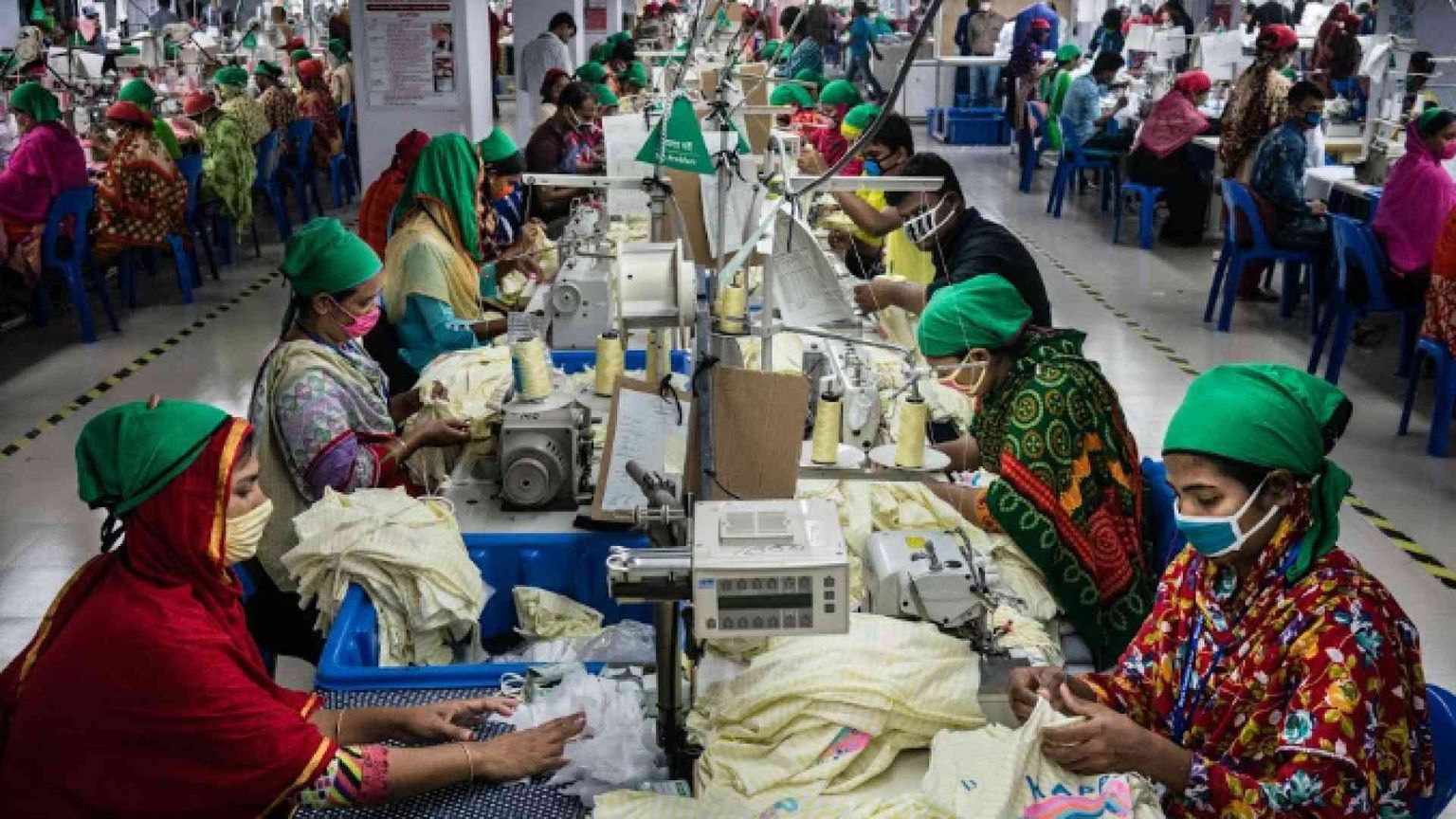 Le tre valanghe dell'epidemia in Asia sugli operai tessili delle griffe