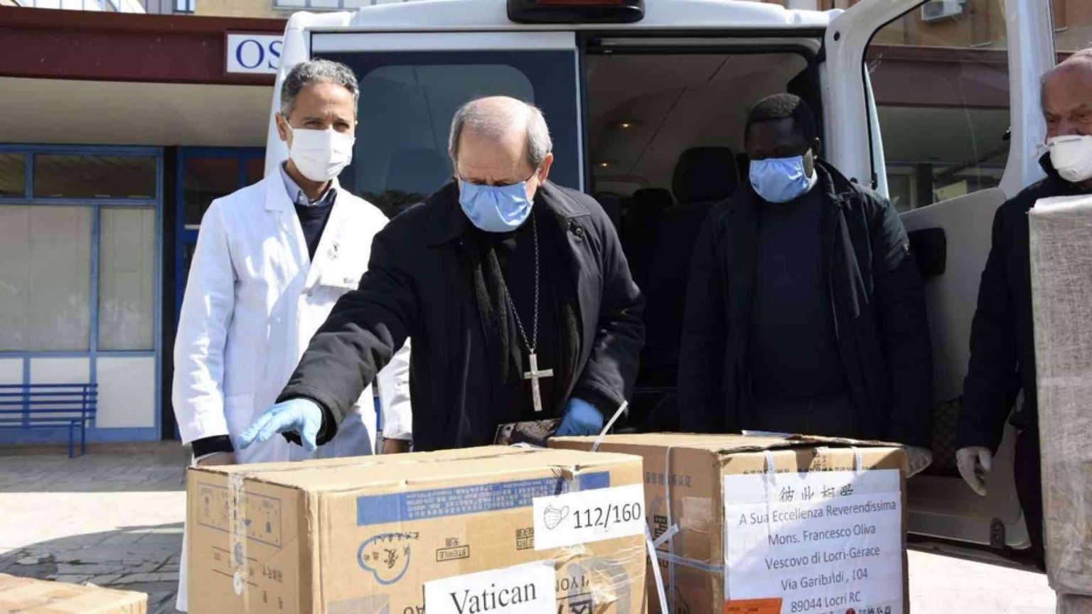 I doni del Papa agli ospedali di Locri, Napoli e Albano