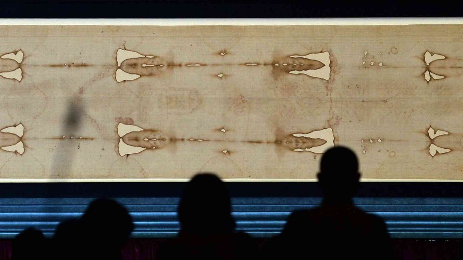 L'ostensione della Sindone per un mondo minacciato