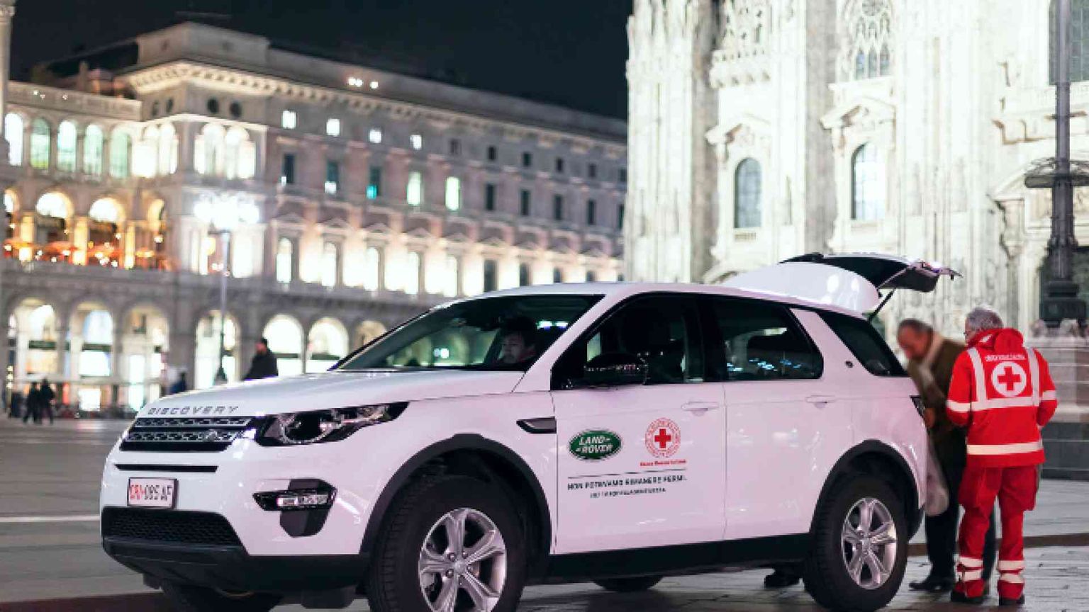 Land Rover mette in moto i droni della Croce Rossa