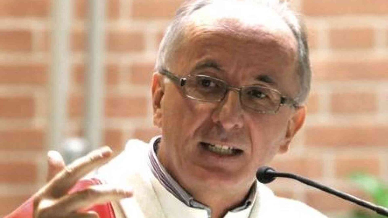Il vescovo di Pinerolo: respiro da solo, miracolo del Signore e dei medici