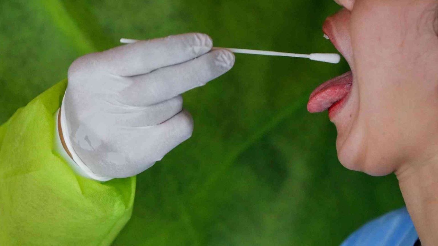 Il virus è mutato dalla Cina: in Europa e Stati Uniti è più aggressivo