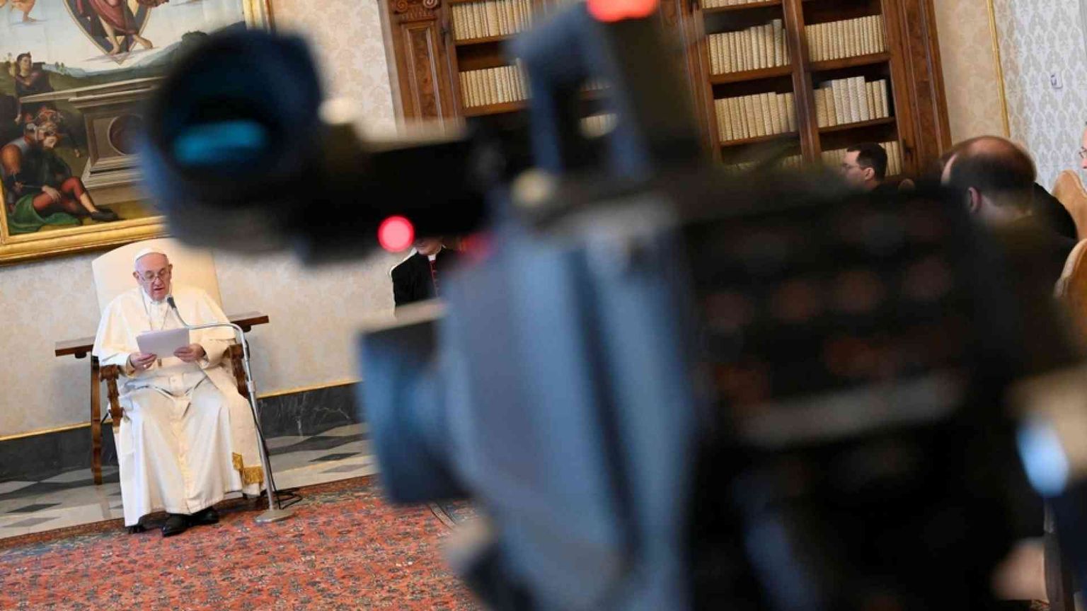 Papa: servono gesti di bene concreto per portare tenerezza