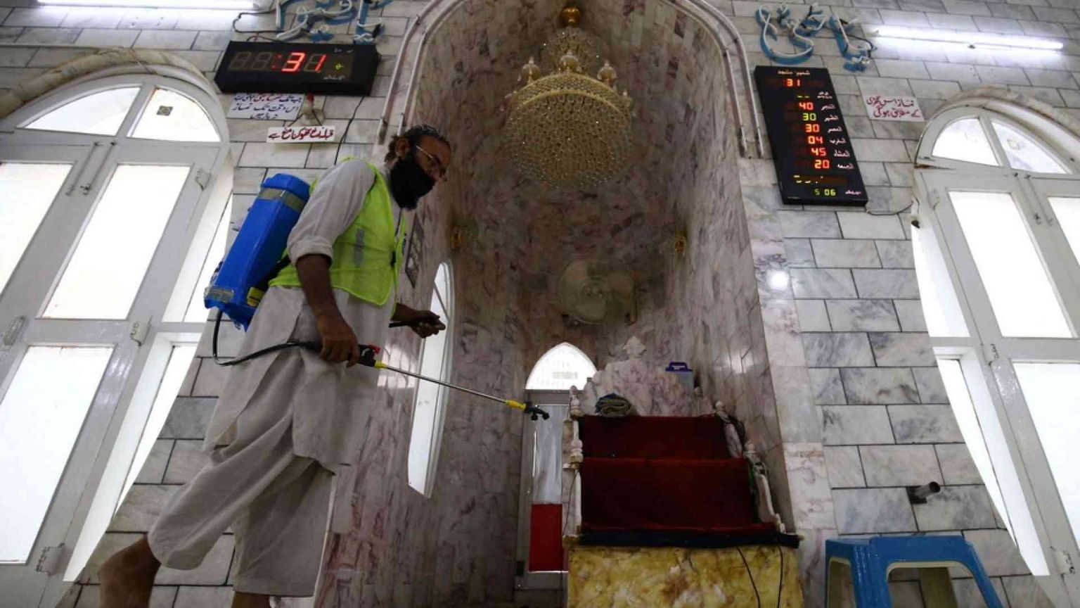 Primo morto per il virus. Appello: togliete l'embargo sulle forniture sanitarie