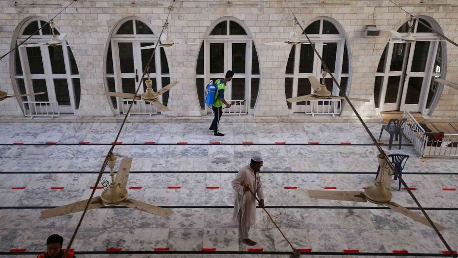 Divieti, censure e proteste: il Ramadan che preoccupa