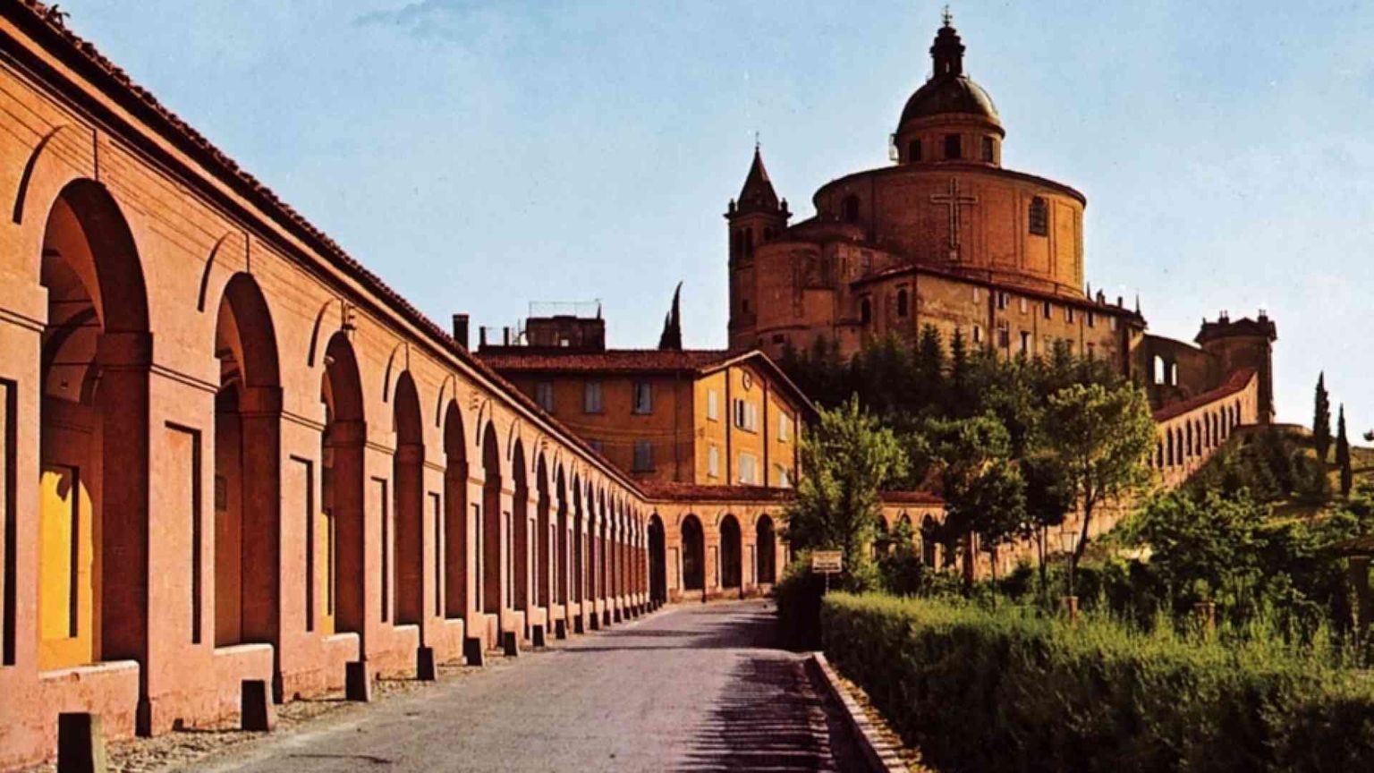 Rosario dalla Madonna di San Luca cuore orante della Chiesa bolognese
