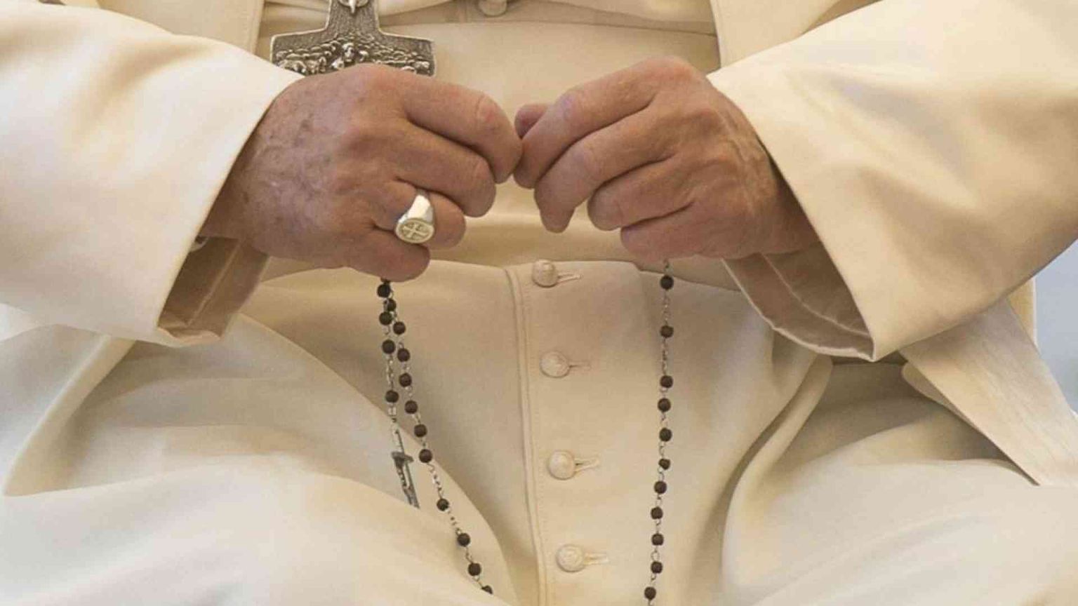 Papa: recitate il rosario a maggio in famiglia