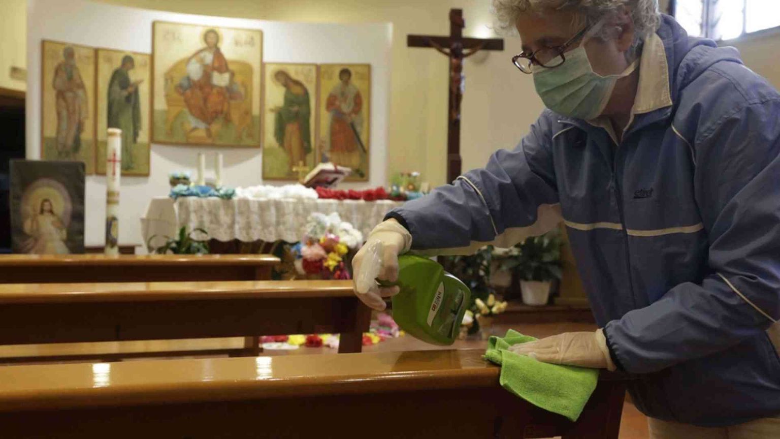 Conte: dispiaciuto, penso alla sicurezza. Funzioni all'aperto e un protocollo