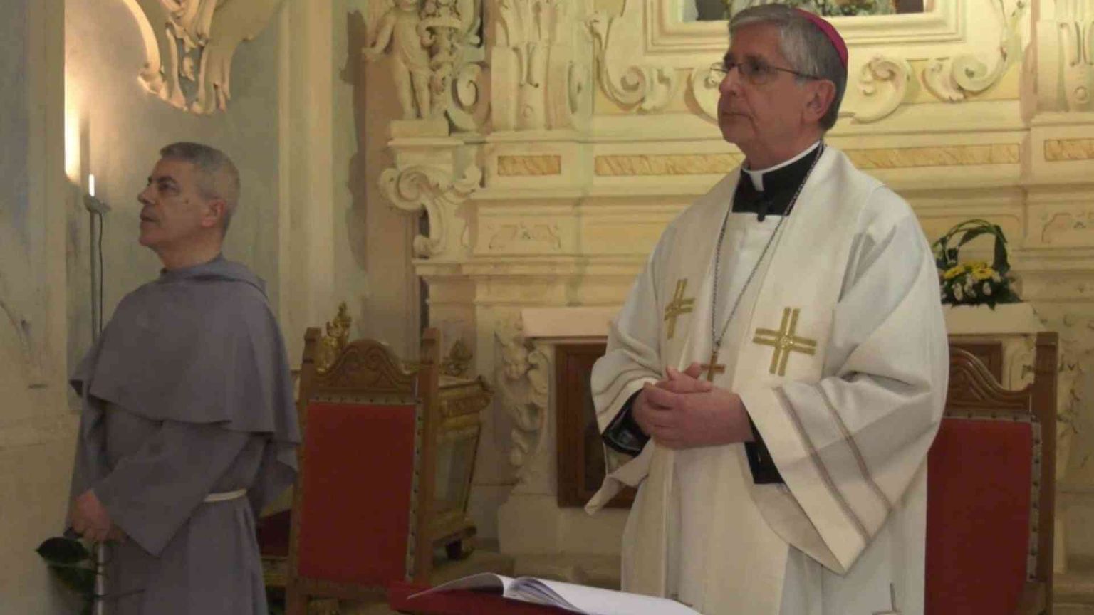 Rosario per l'Italia: «Maria tieni accesa la luce della speranza»