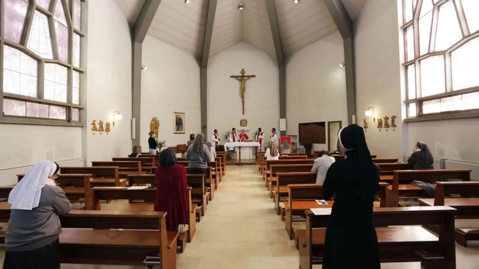 Messe, sì già da maggio: dall'11 all'aperto e dal 25 nelle chiese