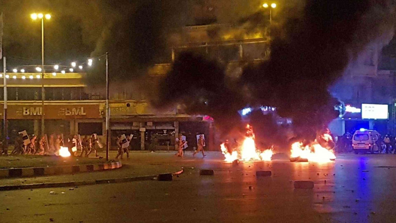 Libano, riesplode il virus della protesta: spari in strada a Beirut
