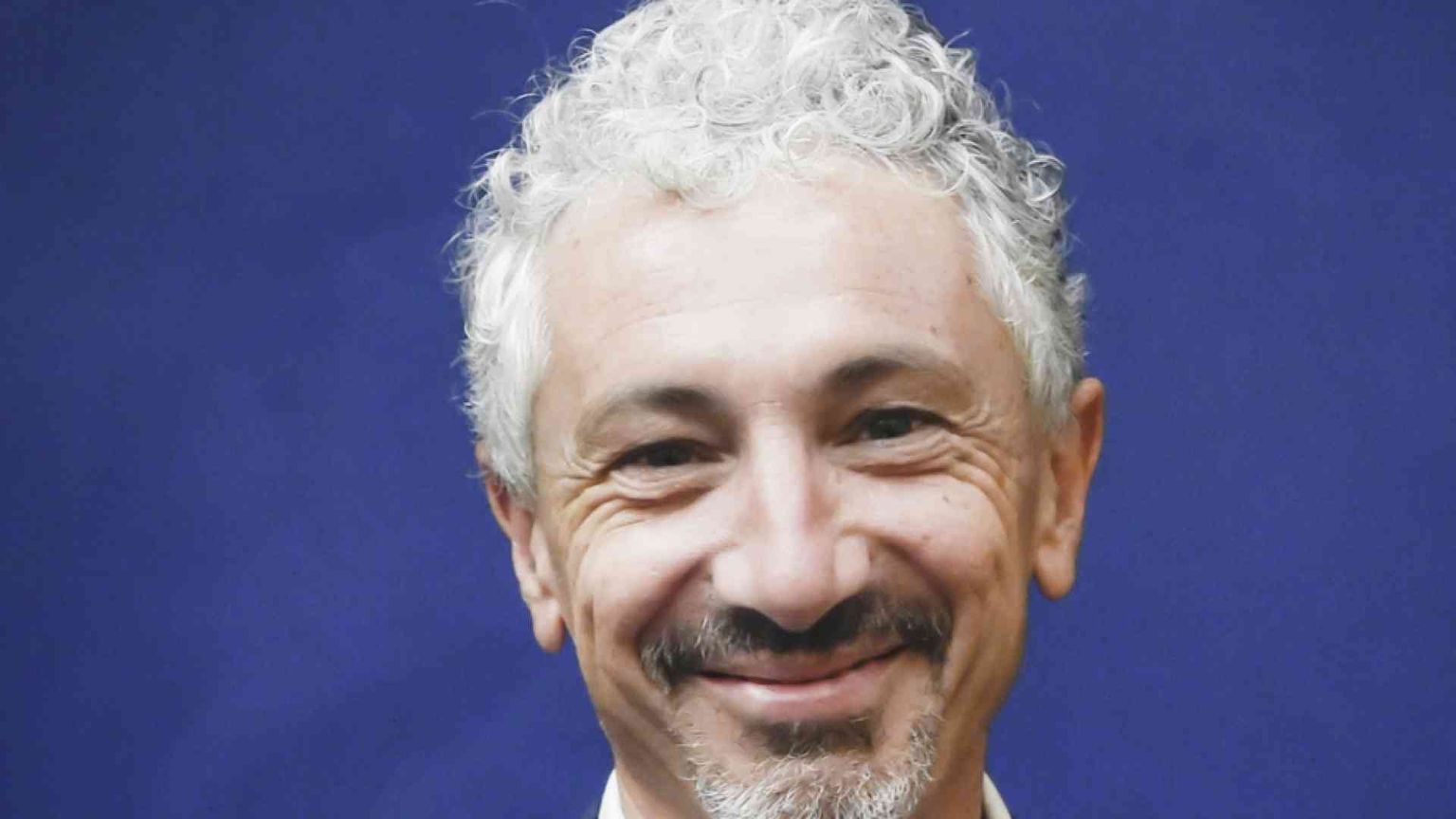 Un centro di gravità permanente e di futuro